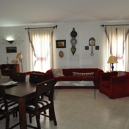 Apartamentos La Casa Pintada Caces Habitación foto
