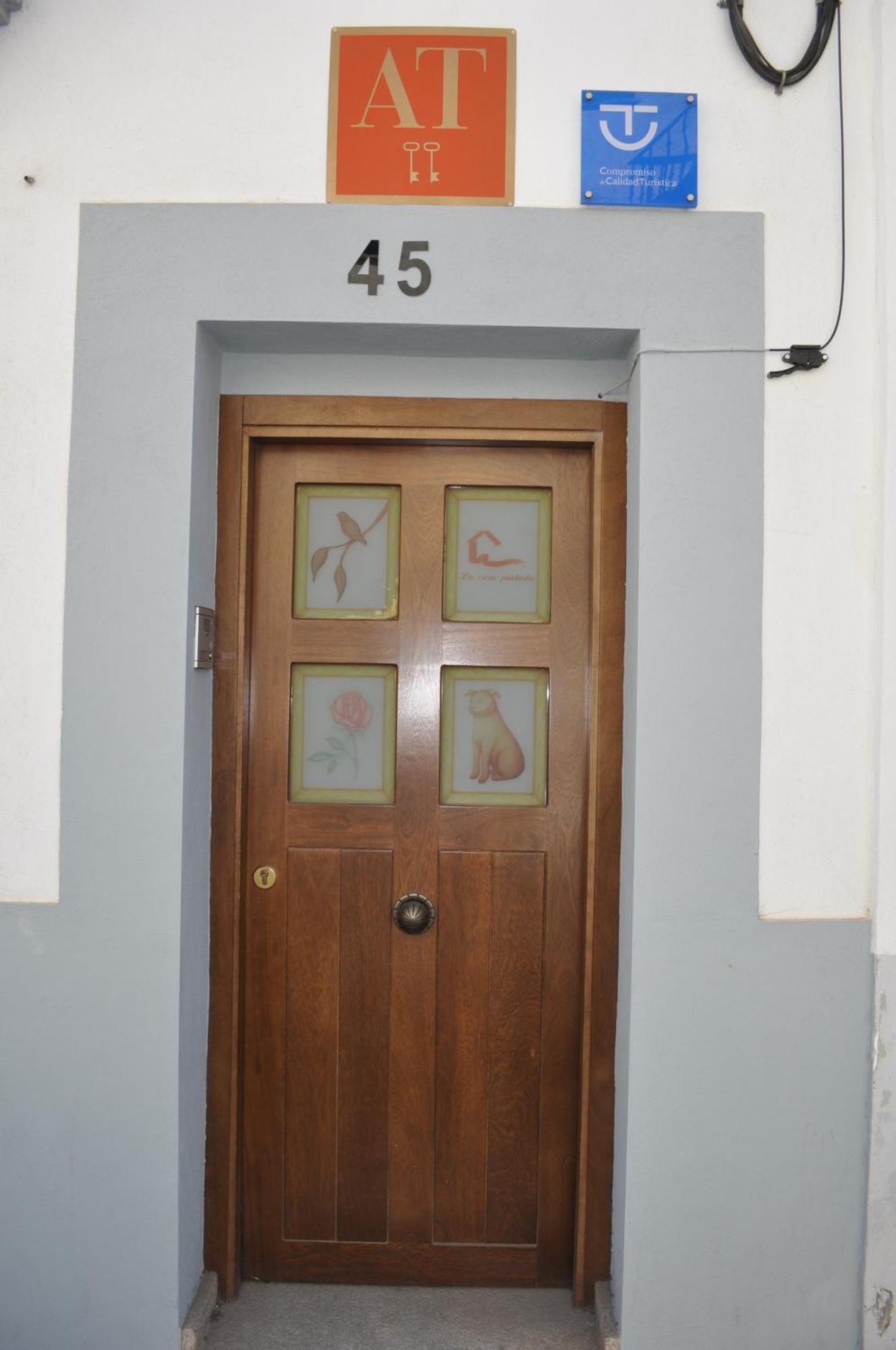 Apartamentos La Casa Pintada Caces Exterior foto
